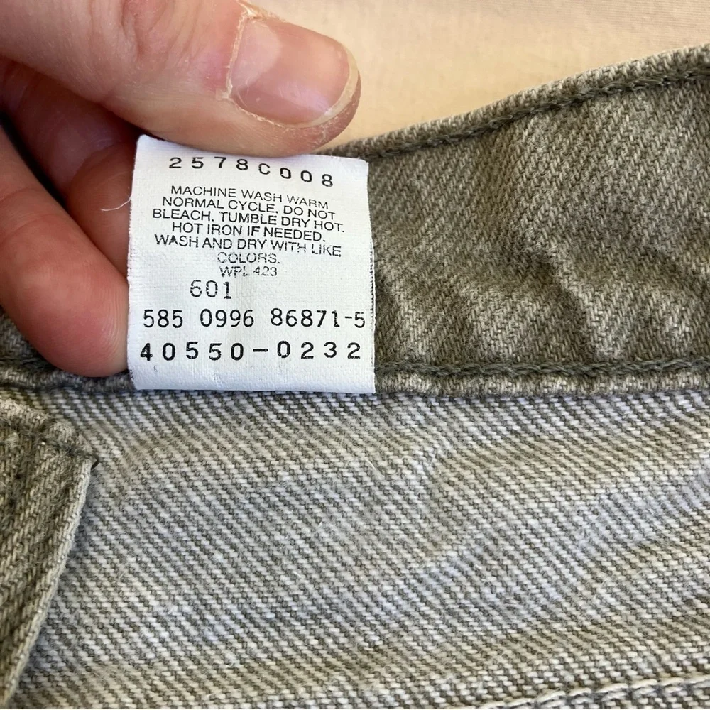 Vintage 90s Levi’s 550 Jeans Relaxed Fit Tapered Leg Faded Green Grey USA 36x32